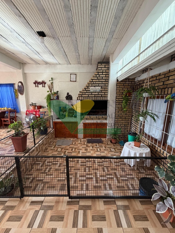 CASA, DEPTOS Y GALPONES FRENTE A RUTA NAC.N° 14