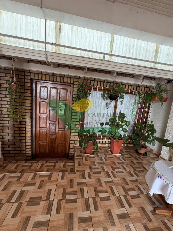 CASA, DEPTOS Y GALPONES FRENTE A RUTA NAC.N° 14